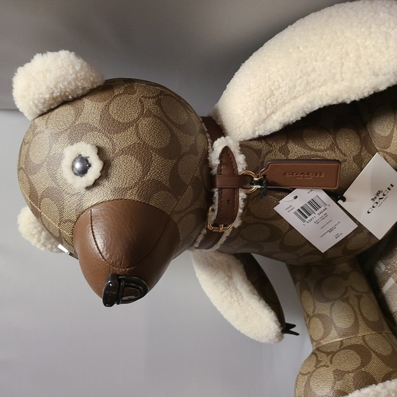 Coach Collectable bear or best offers 🤔 - Picture 3 of 3